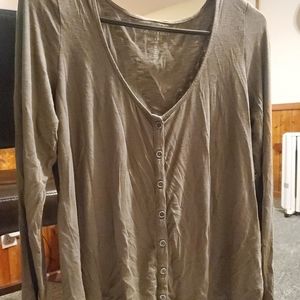 American Eagle loose flowy half sleeve